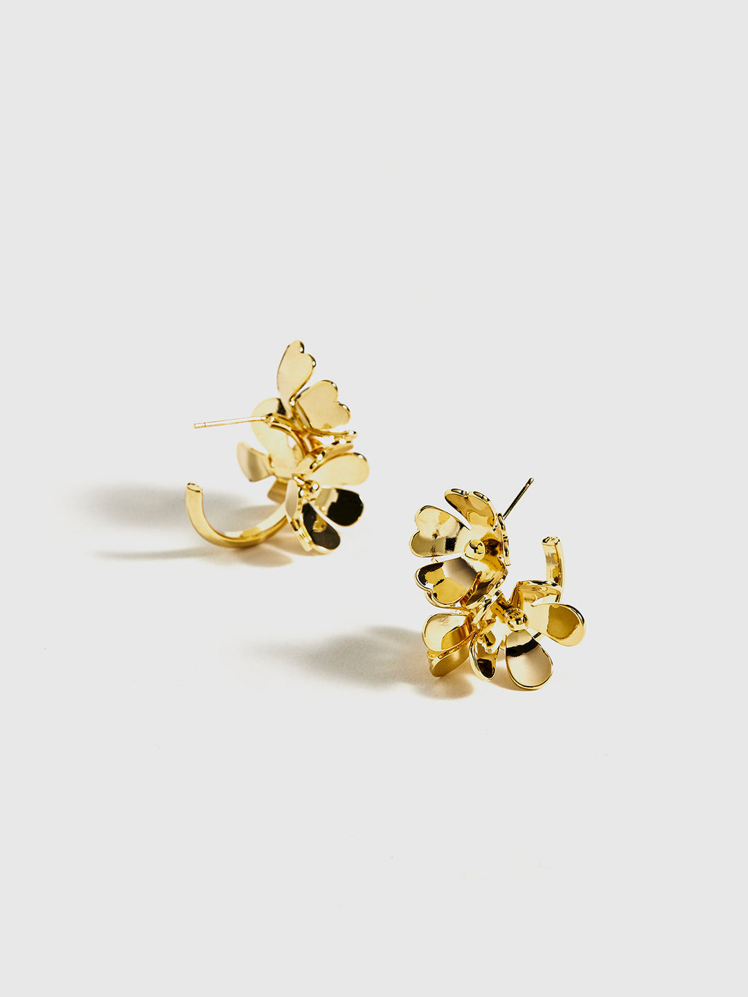 Boucles d'oreilles à tige en métal rétro en fleurs