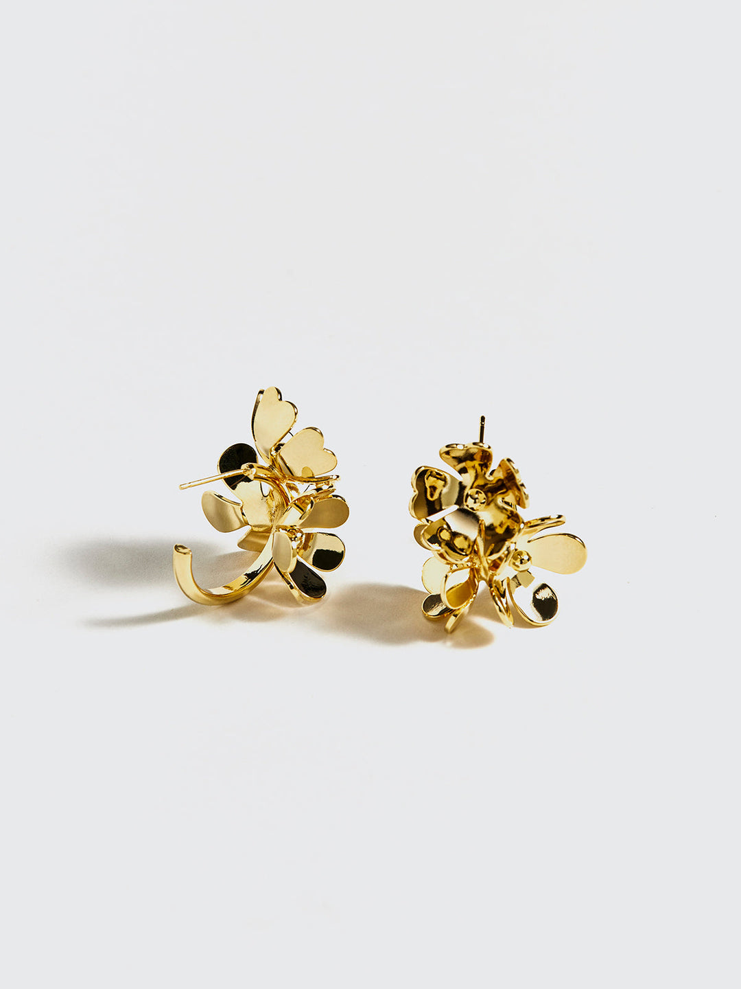 Boucles d'oreilles à tige en métal rétro en fleurs