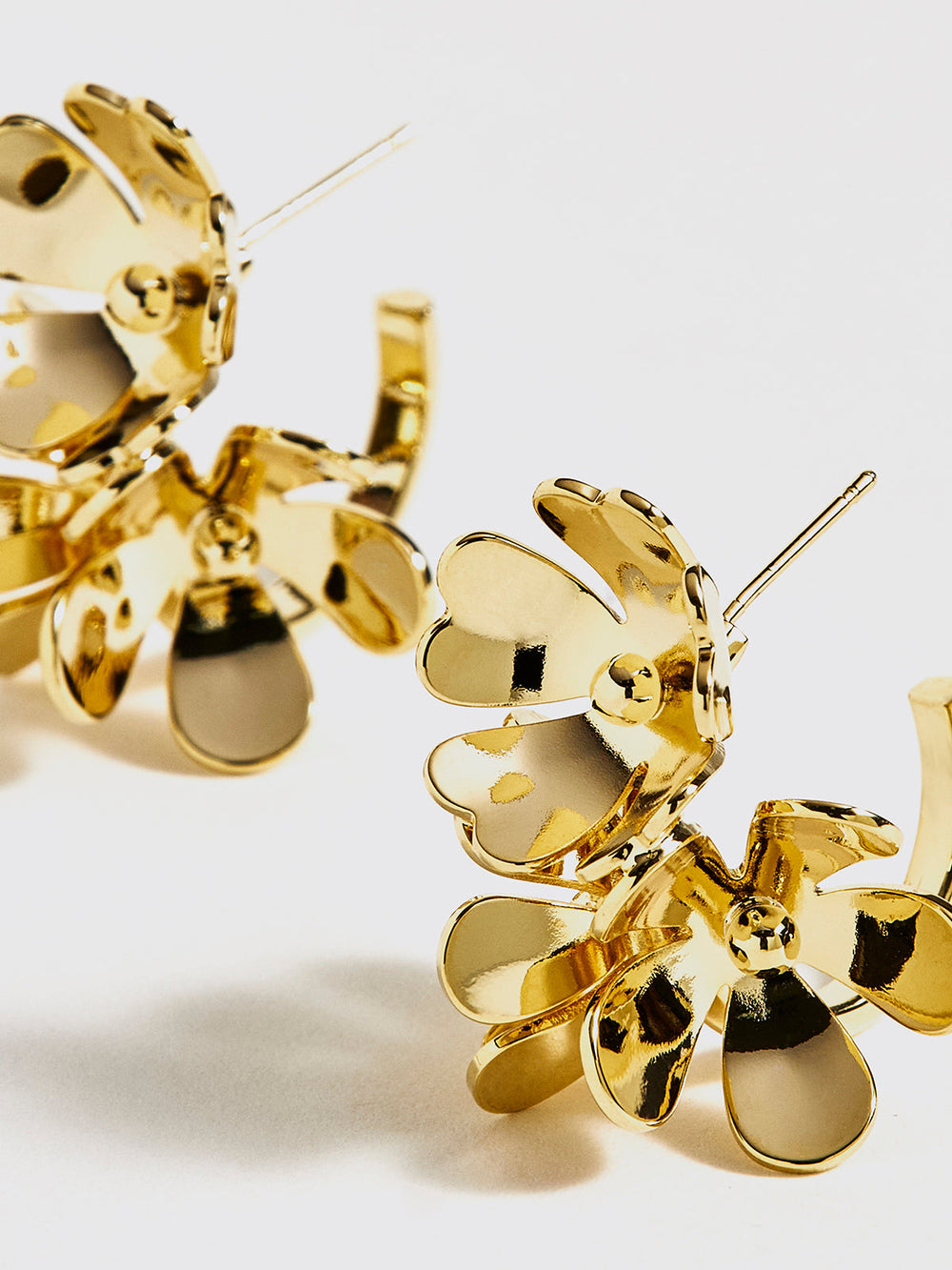 Boucles d'oreilles à tige en métal rétro en fleurs
