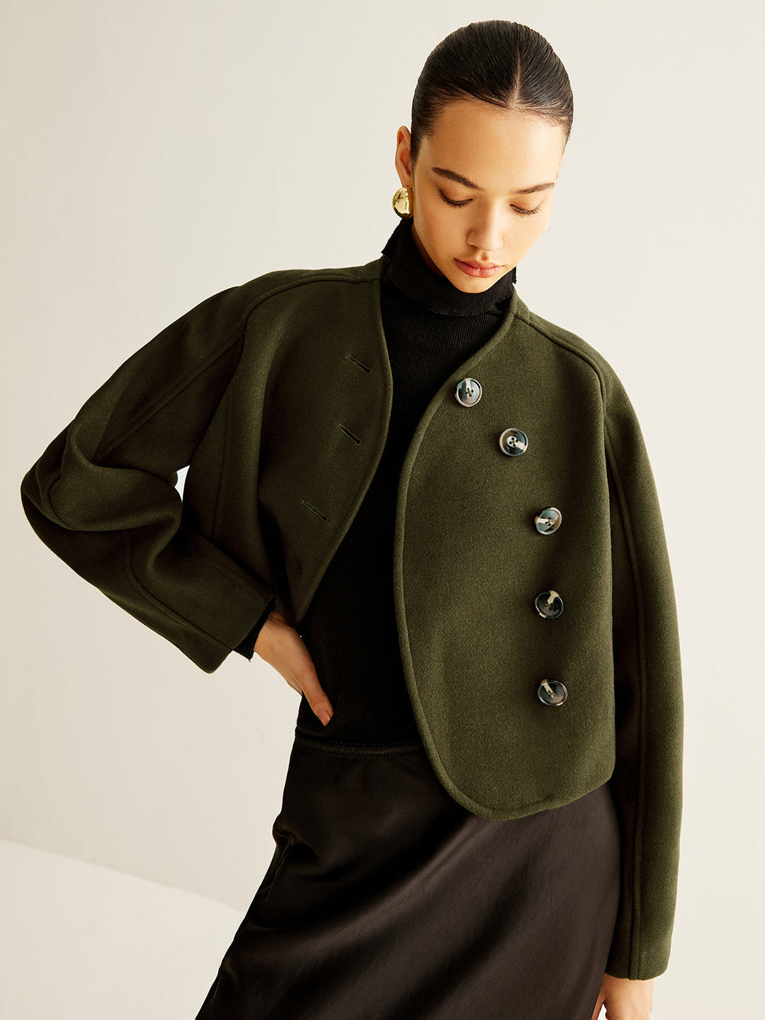 Manteau court asymétrique boutonné en tweed