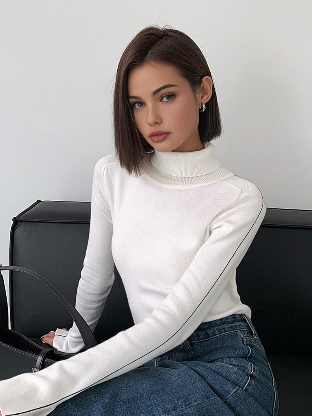 Pull à col roulé avec passepoil contrastant