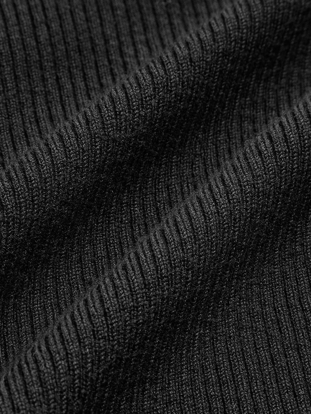 Pull ajusté côtelé à dos croisé