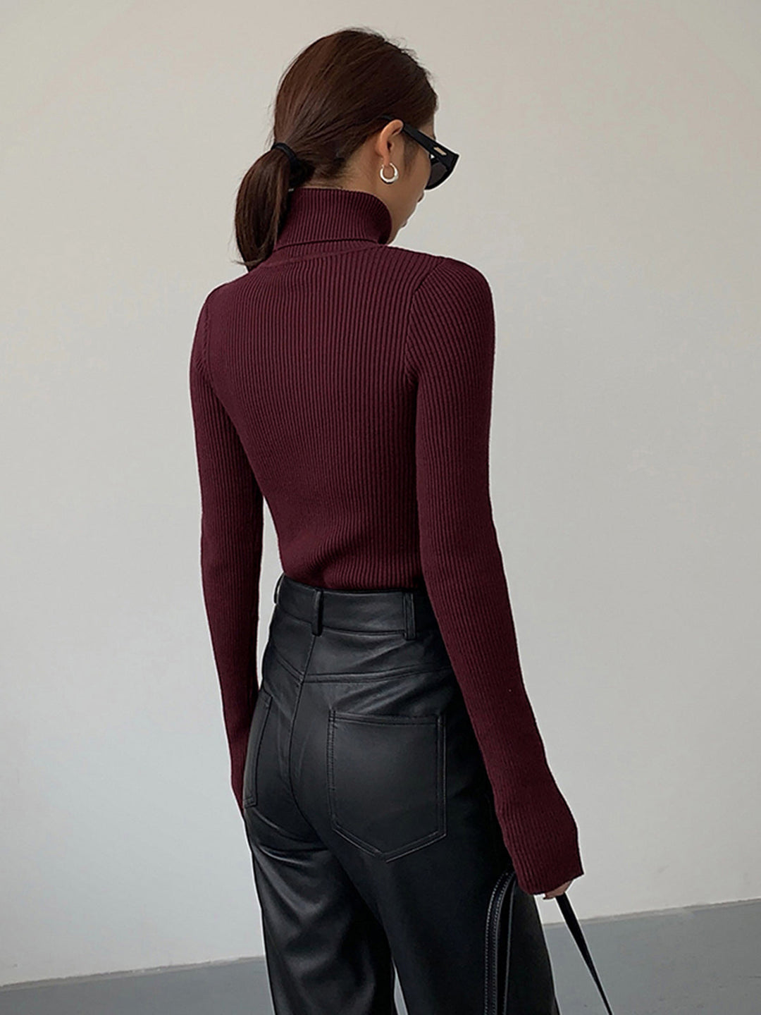 Haut en tricot ajusté à col roulé minimaliste
