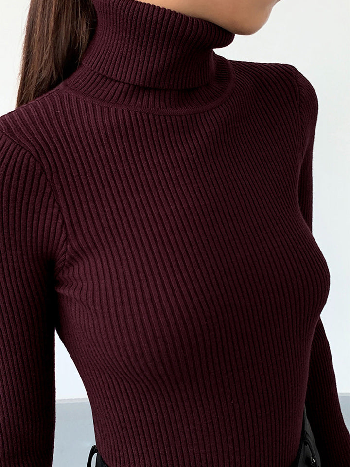 Haut en tricot ajusté à col roulé minimaliste
