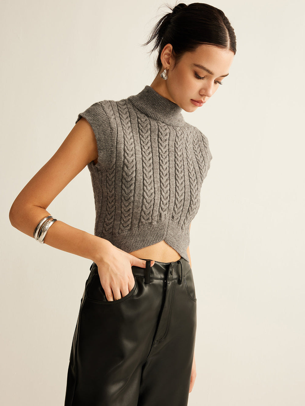 Gilet Court Col Roulé en Tricot}