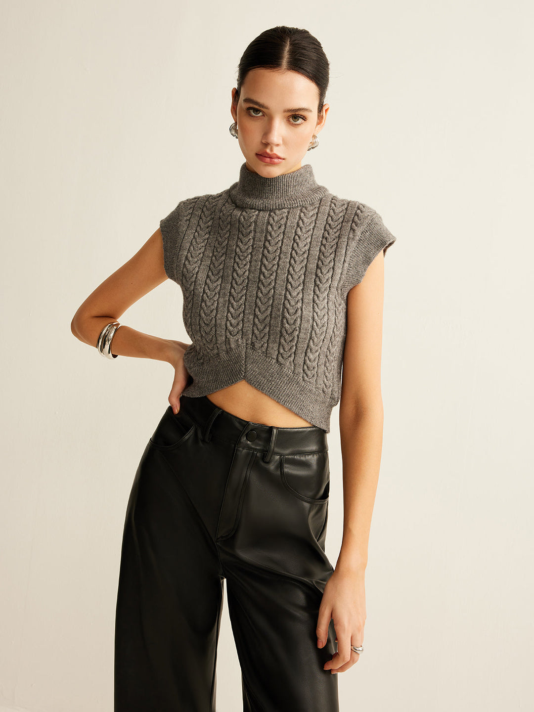 Gilet Court Col Roulé en Tricot}