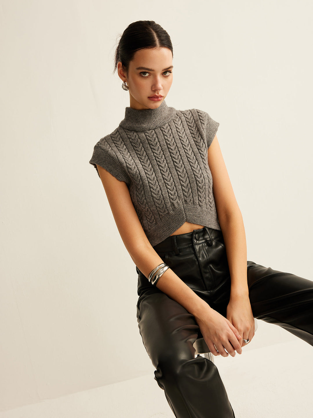 Gilet Court Col Roulé en Tricot}