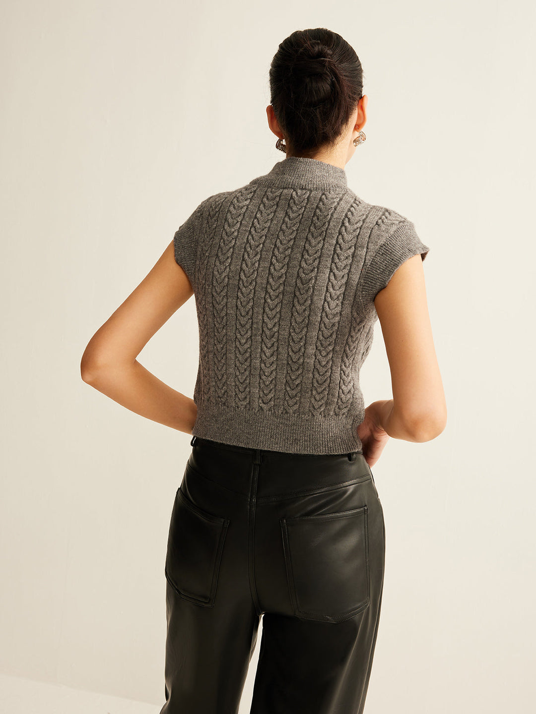 Gilet Court Col Roulé en Tricot}