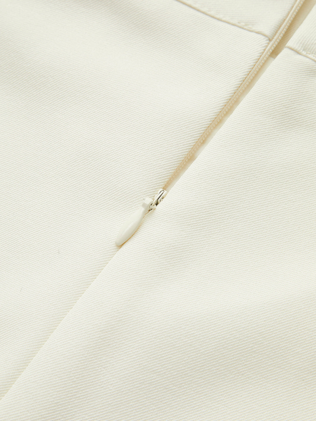 Mini-jupe essentielle avec ceinture fine
