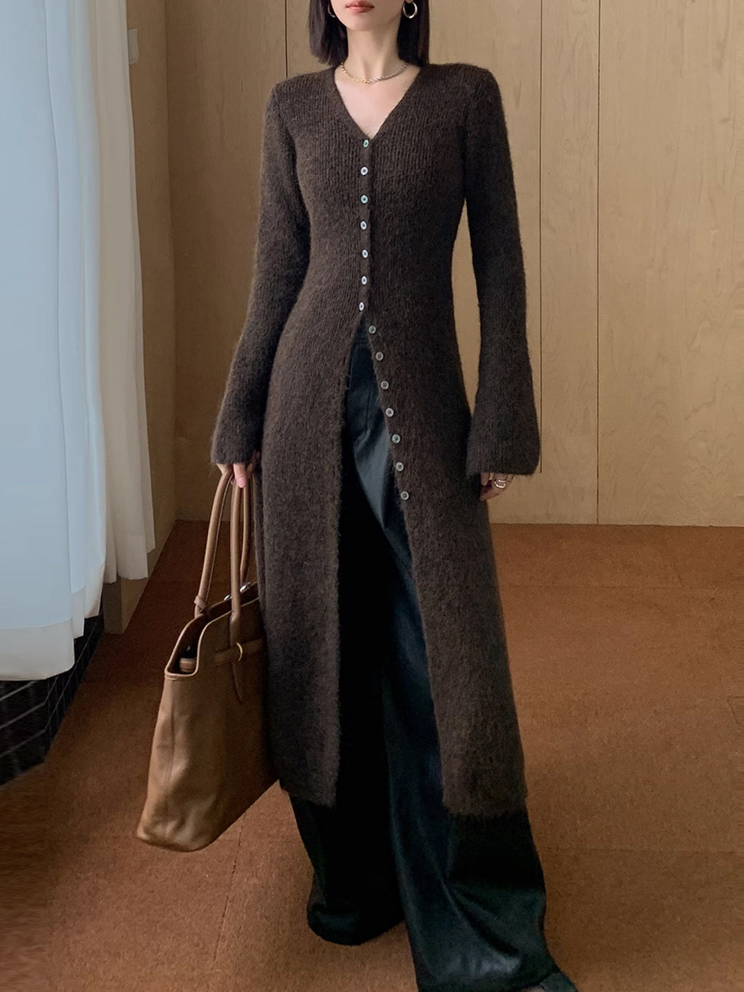 Robe pull à col en V avec fente et fentes