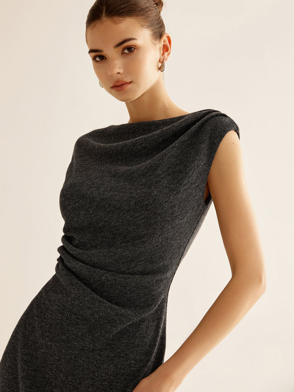 Robe Mi-longue Ajustée Plissée Sans Manches En Côte