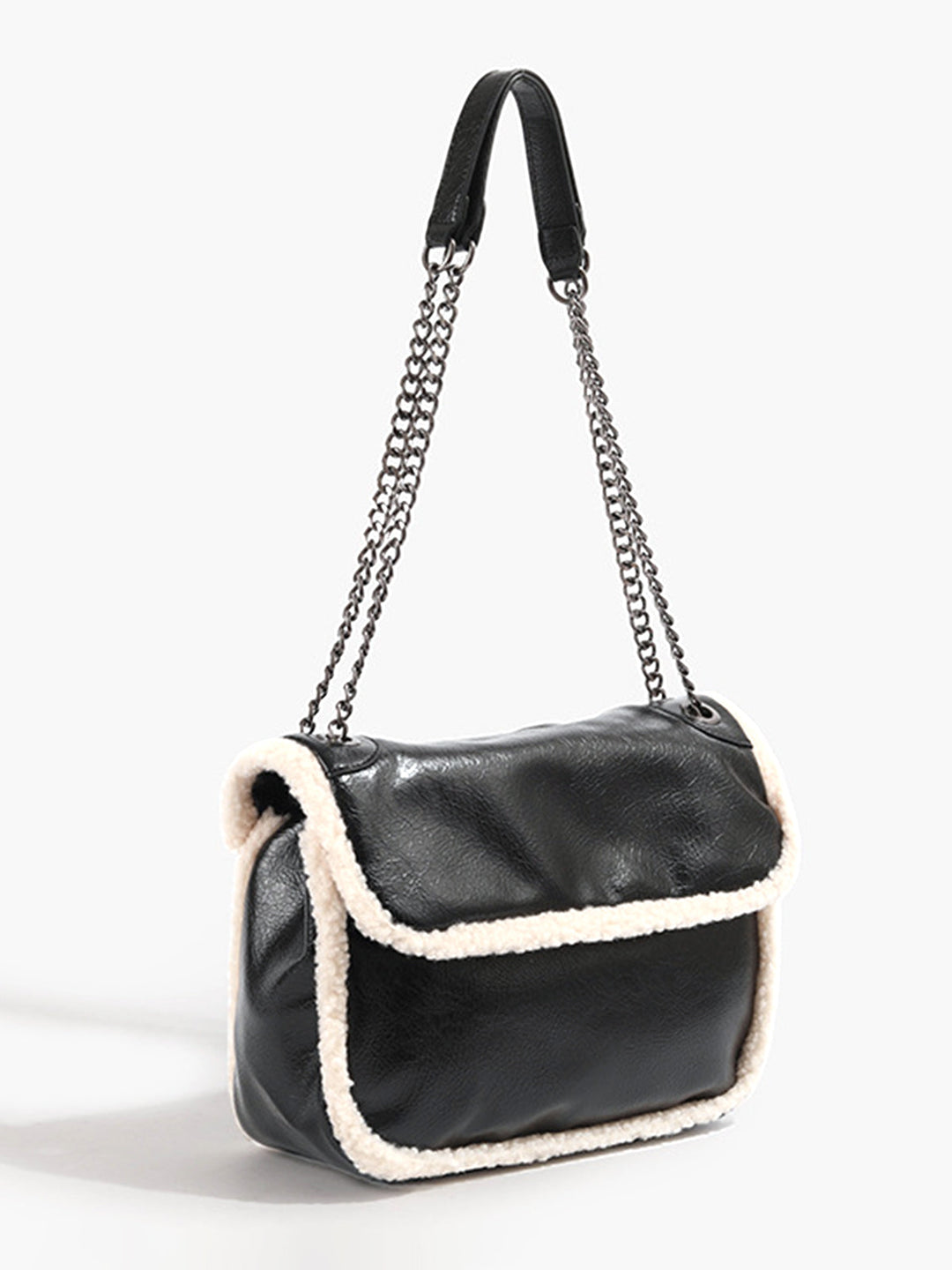 Sac d'épaule texturé à rabat en polaire