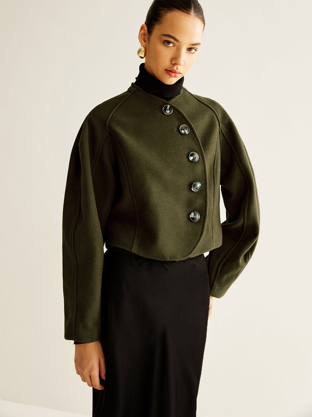 Manteau court asymétrique boutonné en tweed