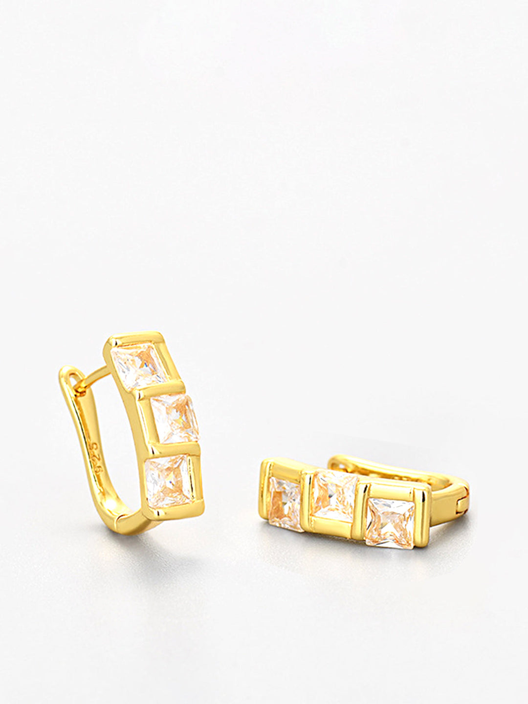 Boucles d'oreilles créoles carrées en zircon élégantes