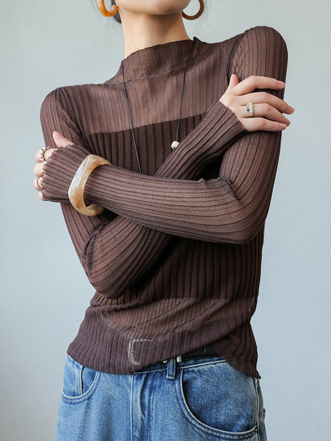 Pull à col roulé ajusté avec empiècements transparents