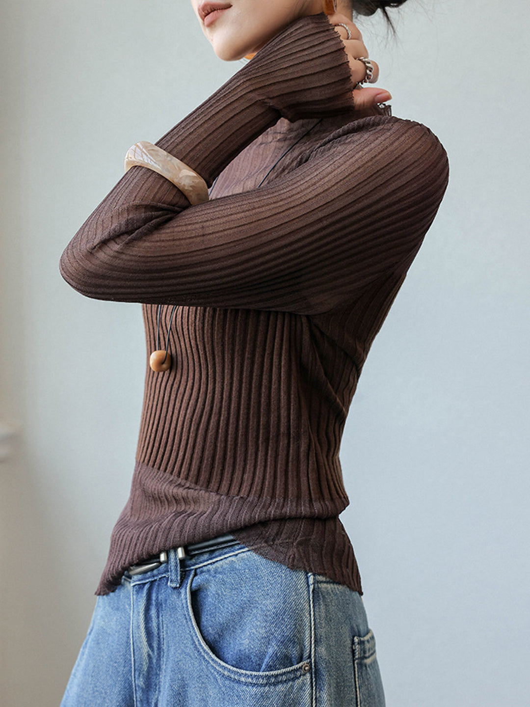 Pull à col roulé ajusté avec empiècements transparents