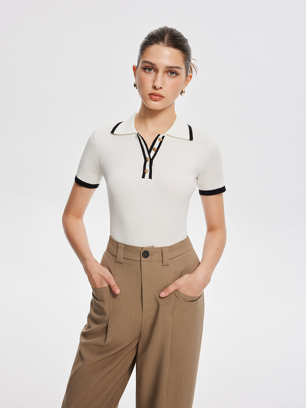 Haut en tricot avec bordure contrastante et boutons en métal