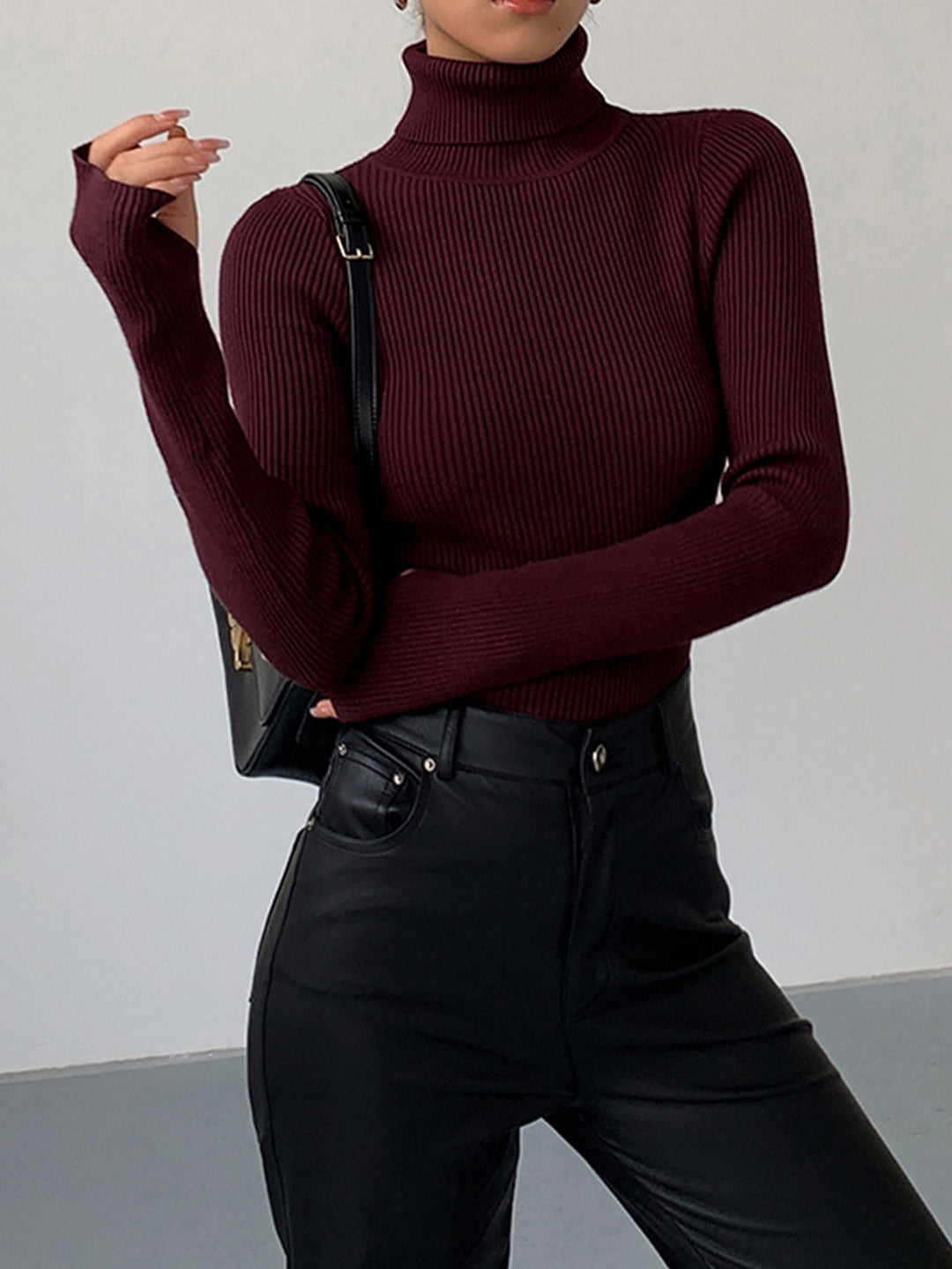 Haut en tricot ajusté à col roulé minimaliste