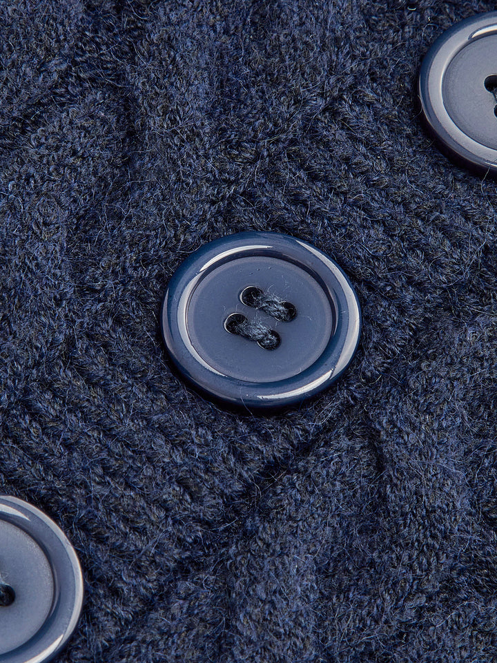 Haut en tricot à boutons avec passepoil contrastant