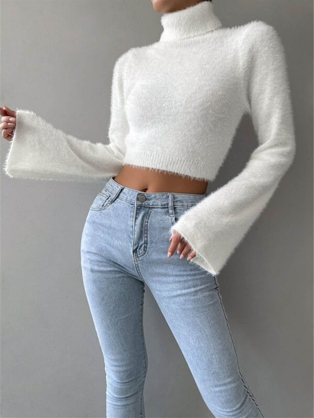 Haut court en tricot flou à col roulé