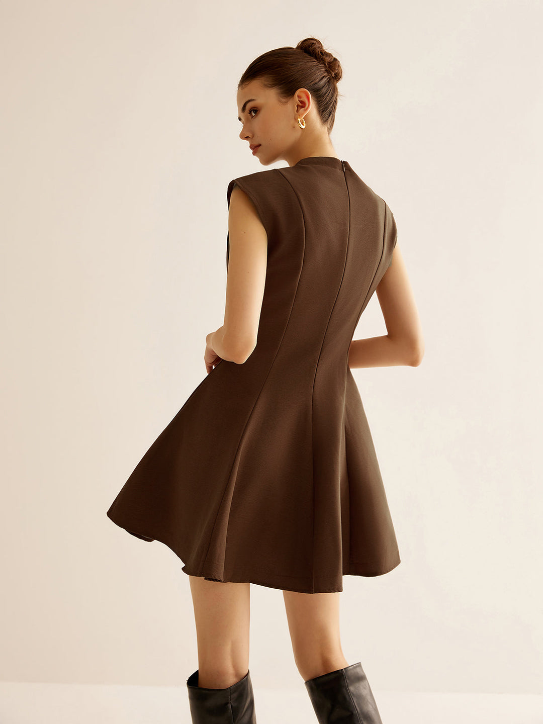 Robe à volants avec passepoil et fermeture éclair
