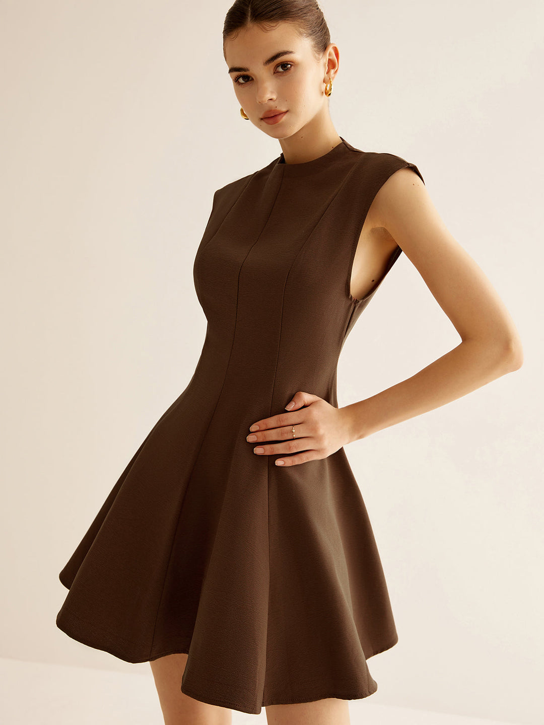 Robe à volants avec passepoil et fermeture éclair