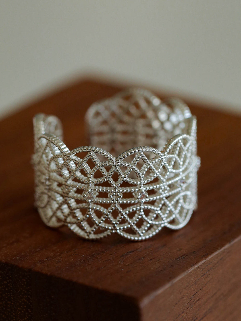 Bague Ouverte en Dentelle Métallique Tunnel