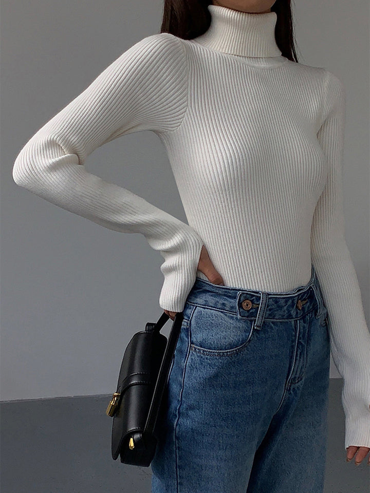 Haut en tricot ajusté à col roulé minimaliste