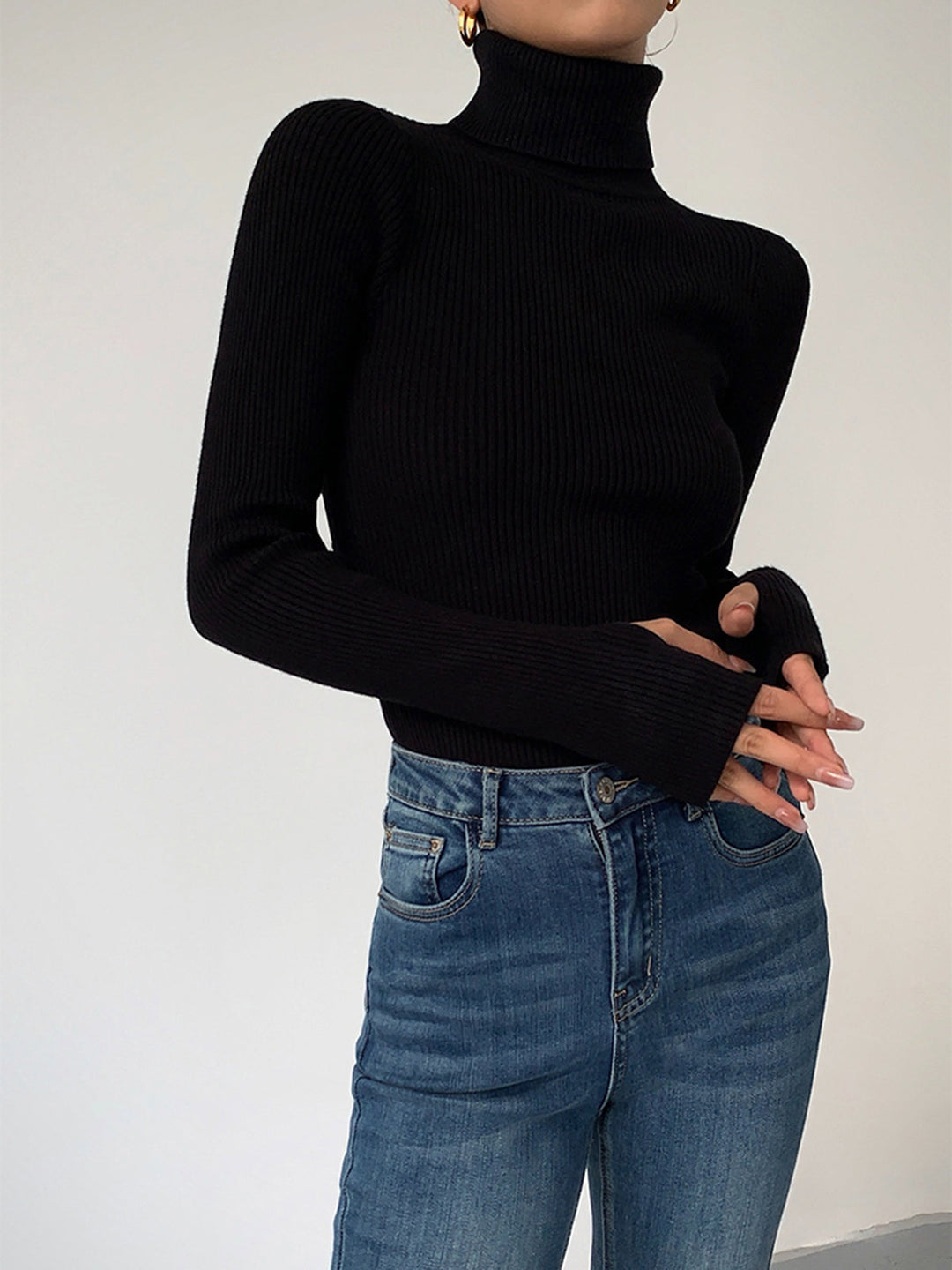 Haut en tricot ajusté à col roulé minimaliste