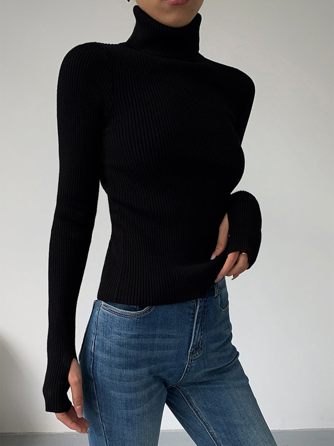 Haut en tricot ajusté à col roulé minimaliste