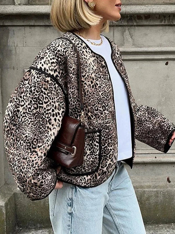 Manteau d'hiver imprimé léopard à garniture contrastante