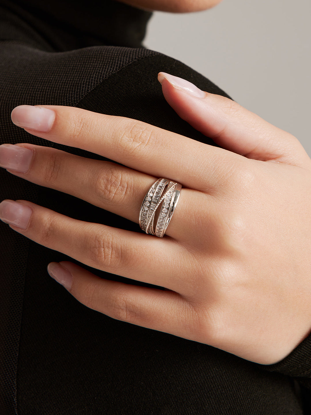 Bague Éclatante à Plusieurs Niveaux en Zircon