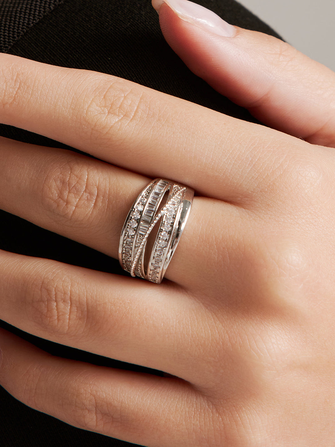 Bague Éclatante à Plusieurs Niveaux en Zircon