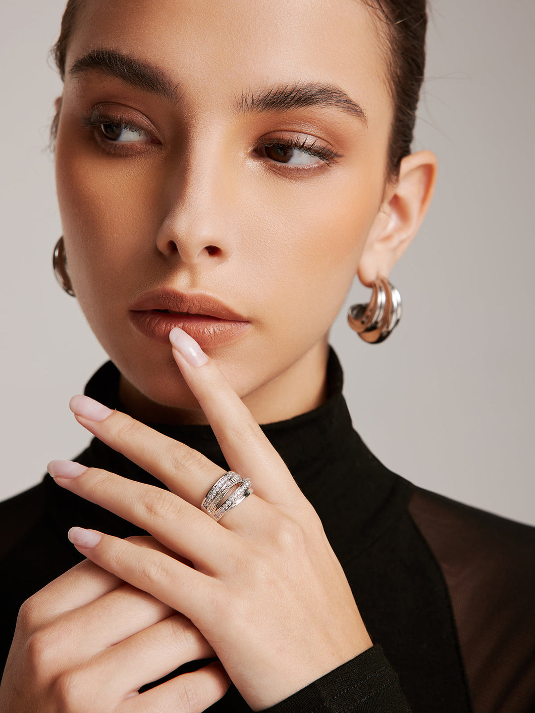 Bague Éclatante à Plusieurs Niveaux en Zircon