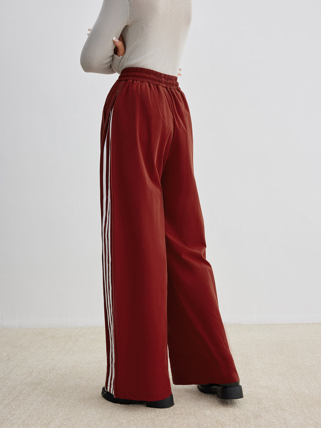 Pantalon Athleisure à Rayures Latérales et Cordon de Serrage