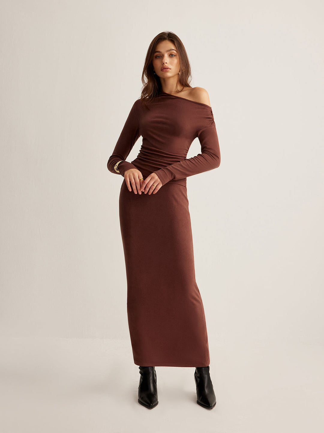 Ensemble Jupe Longue Ajustée à Col Asymétrique