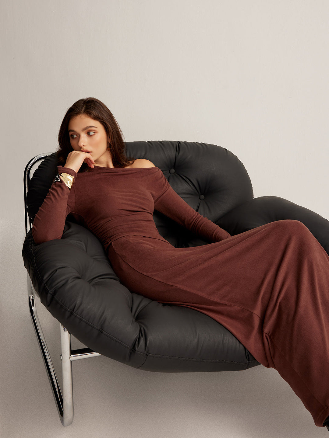 Ensemble Jupe Longue Ajustée à Col Asymétrique