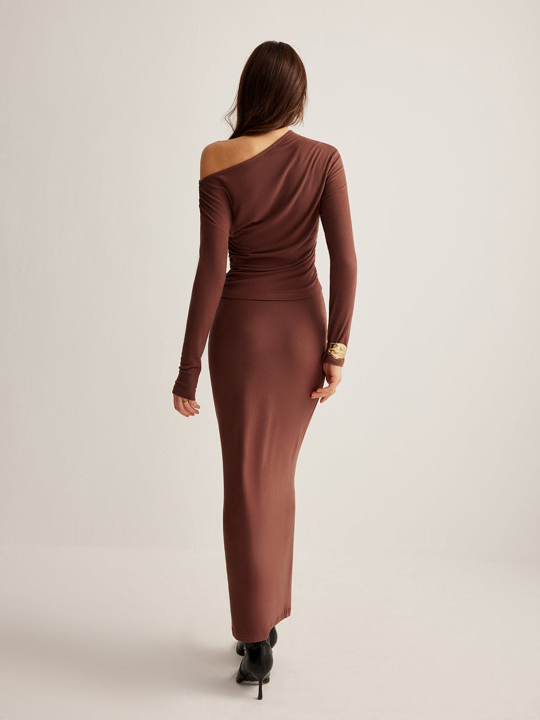 Ensemble Jupe Longue Ajustée à Col Asymétrique
