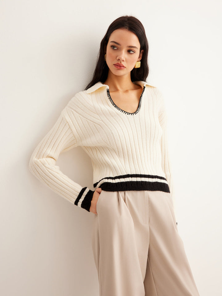 Sweater Douillet à Finitions Contrastantes Brodé