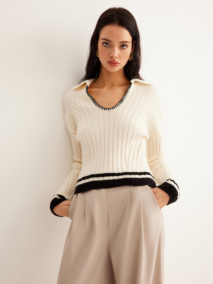 Sweater Douillet à Finitions Contrastantes Brodé