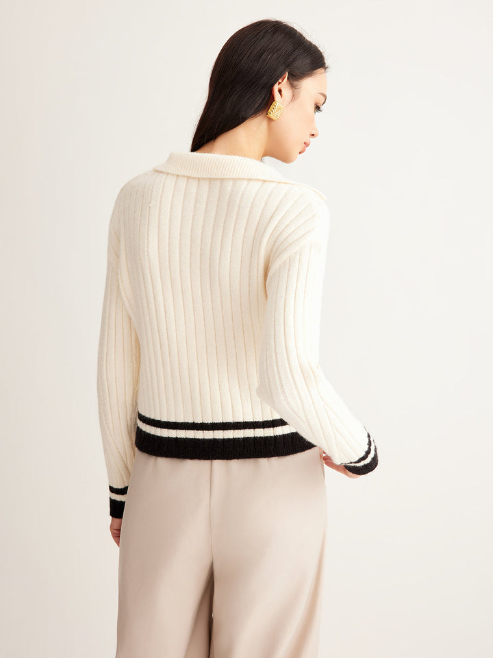 Sweater Douillet à Finitions Contrastantes Brodé