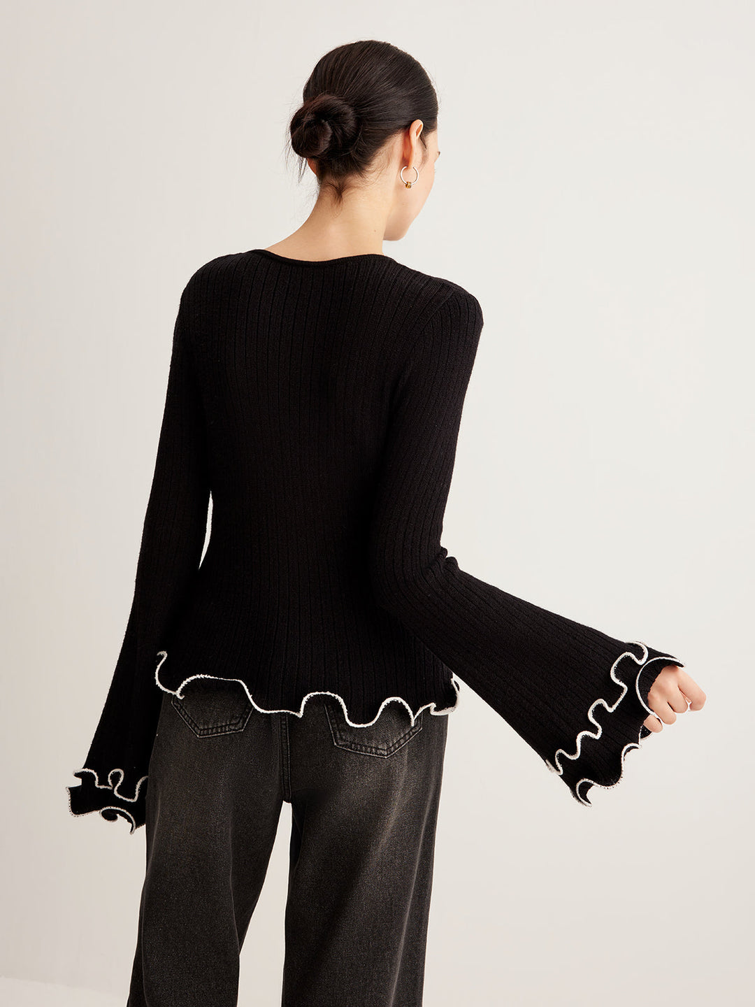 Pull en tricot à volants contrastants