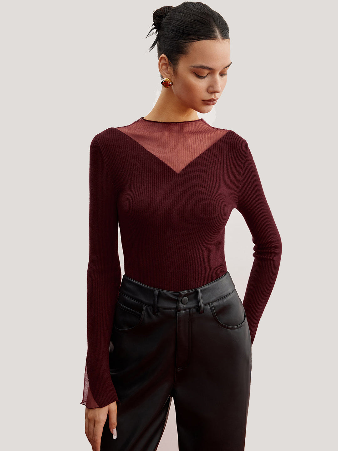 Pull en maille côtelée transparente minimaliste