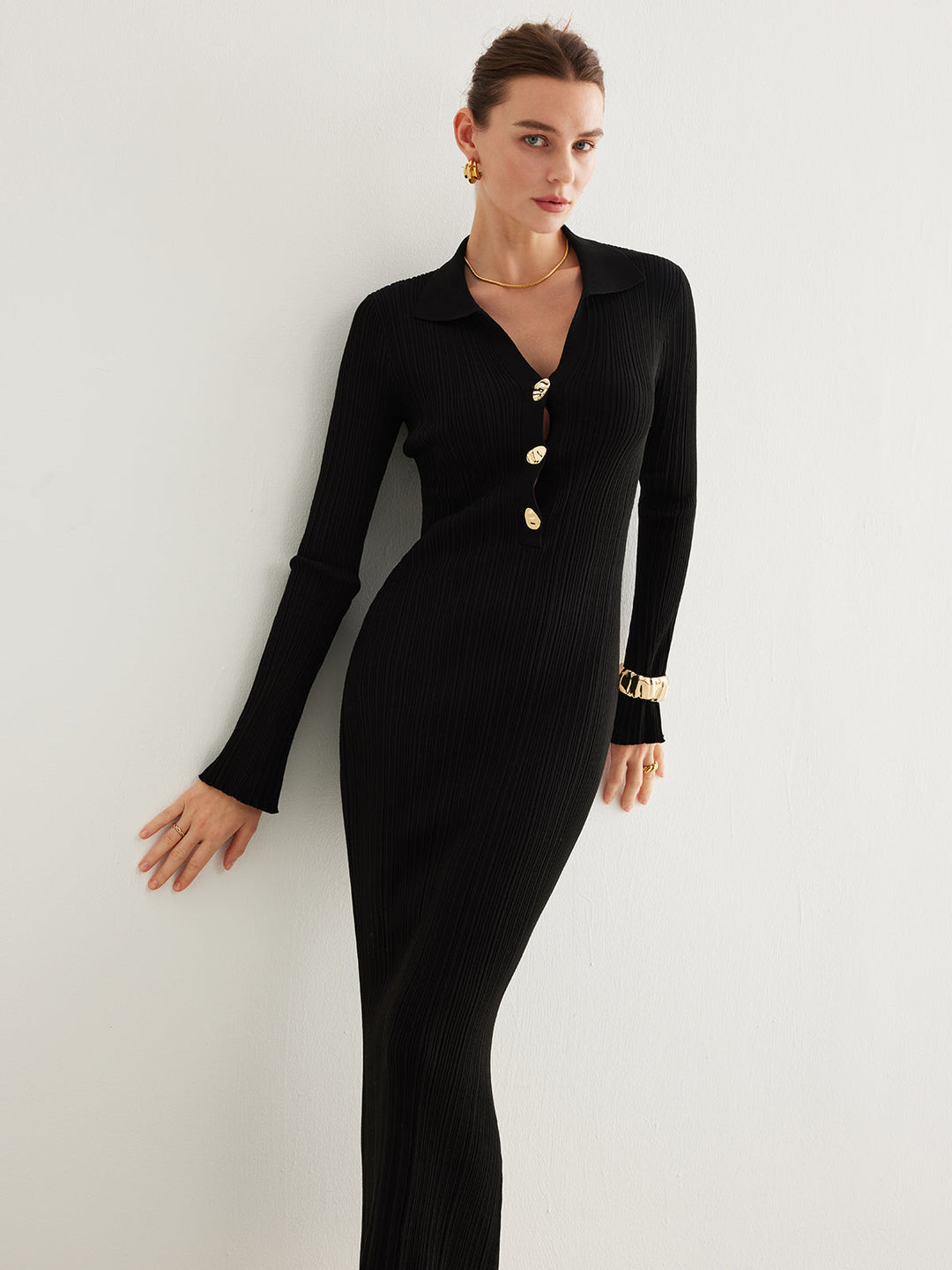 Robe Longue Pull à Manches Évasées et Boutons Métalliques