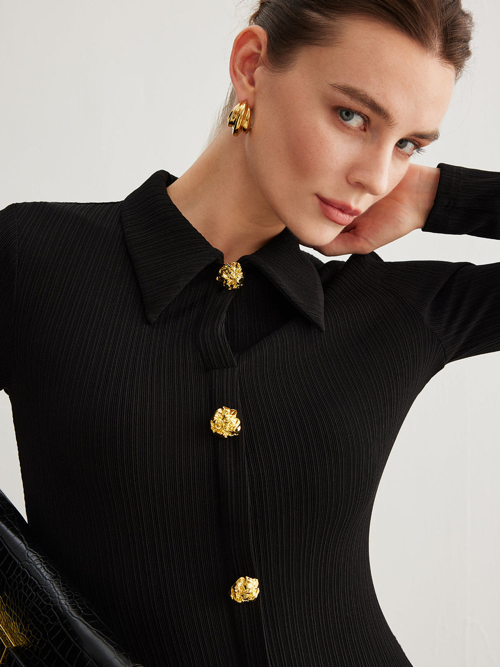 Robe à Manches Longues avec Revers fendus et Boutons en Métal