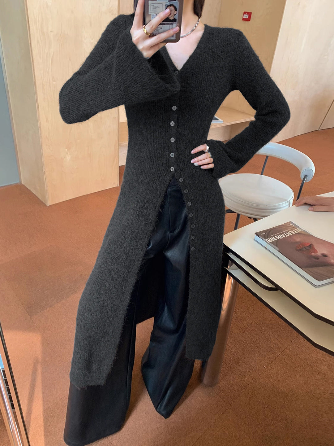 Robe pull à col en V avec fente et fentes