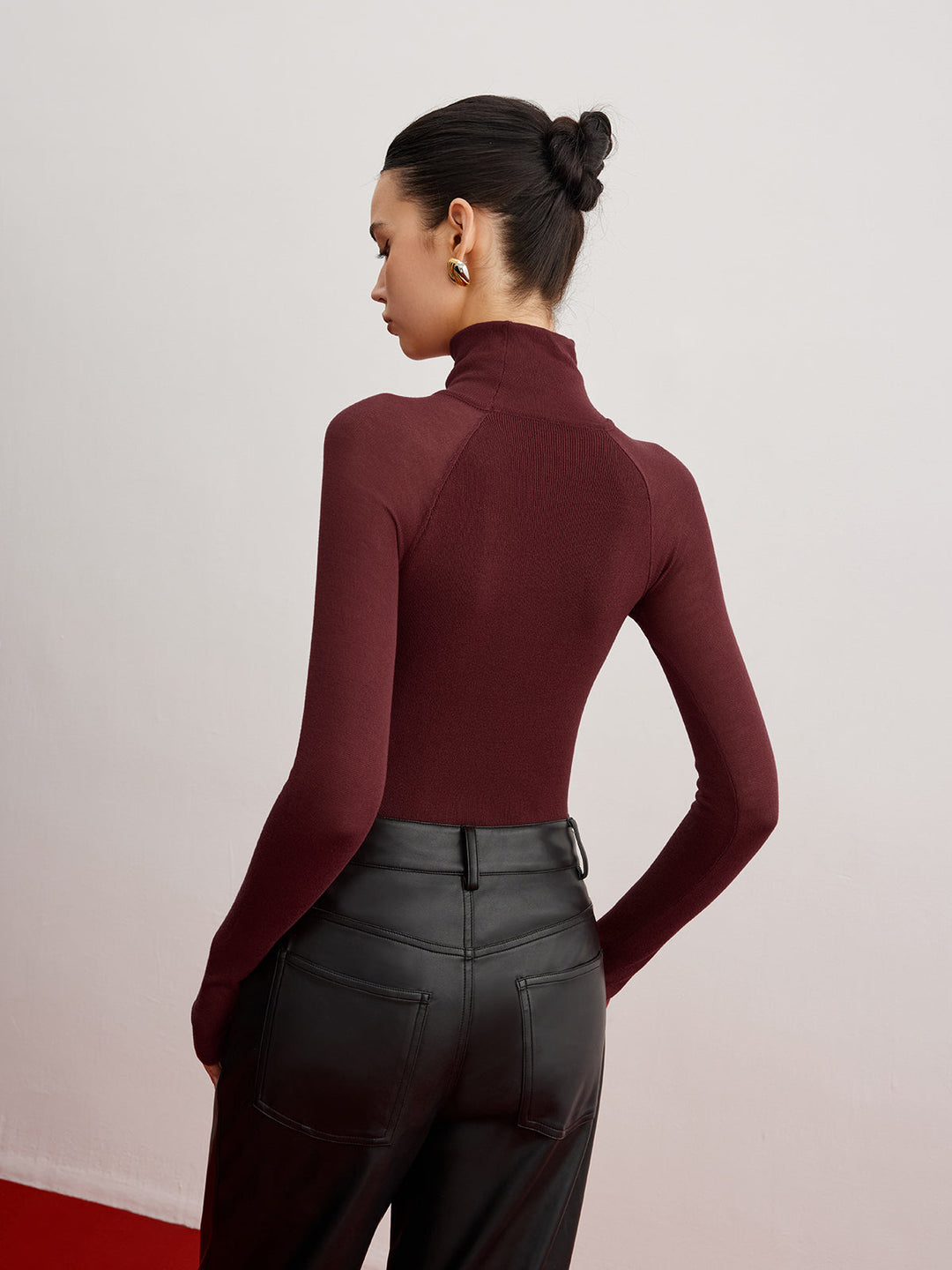 Pull ajusté à manches transparentes