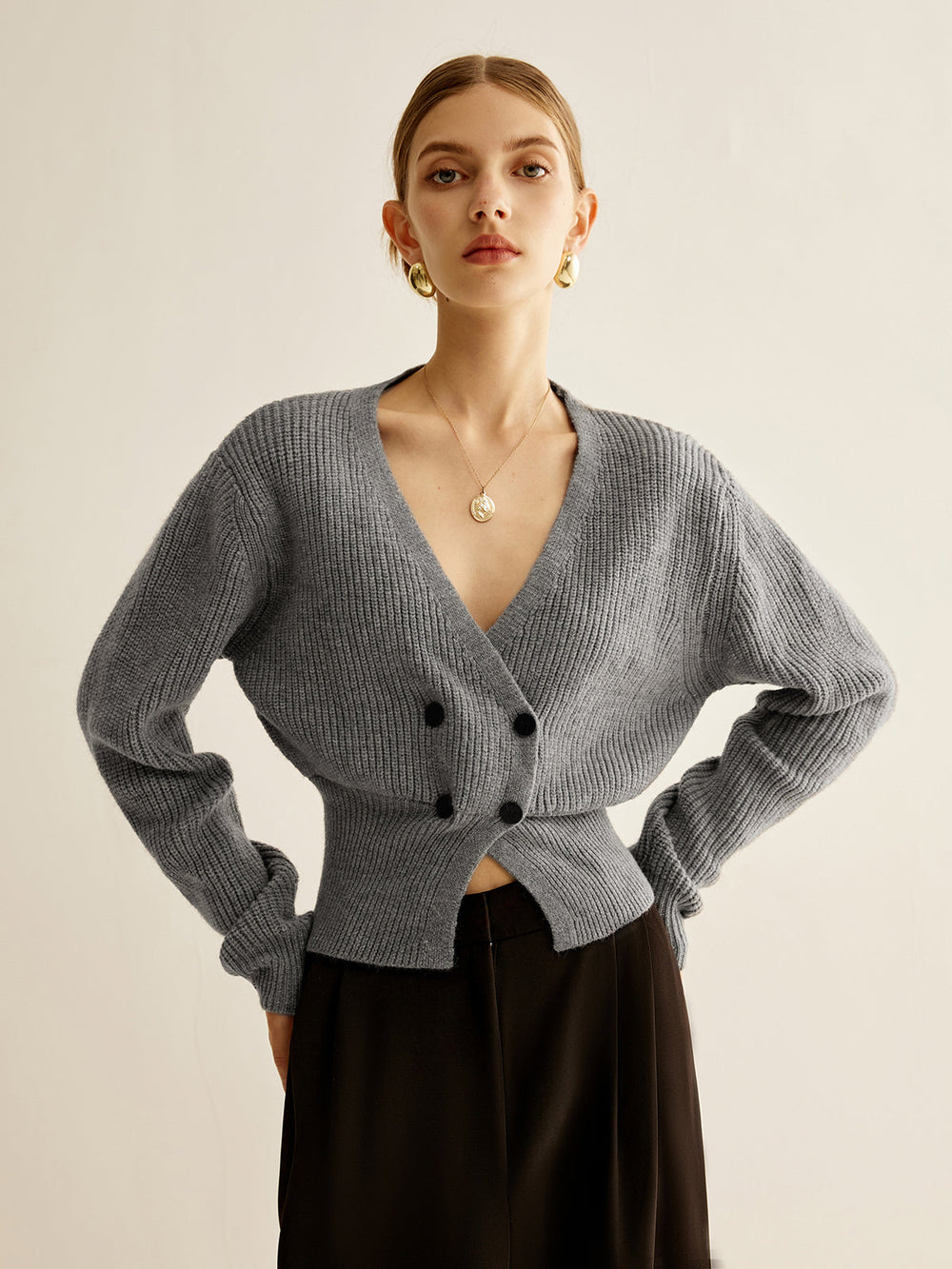 Cardigan à encolure en V boutonnée et à cordon