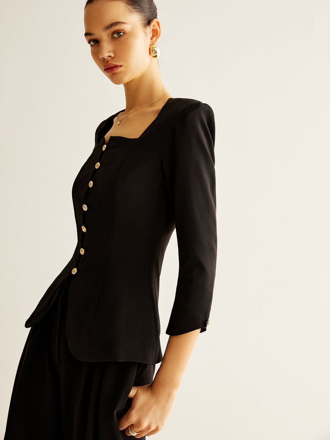 Blouse boutonnée à col carré et fente
