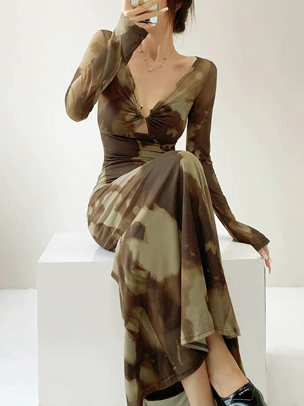 Robe Longue Semi-Transparente avec Anneau en U Ombré Ajustée
